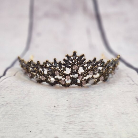 Dark Queen Tiara - Picture 1 of 4